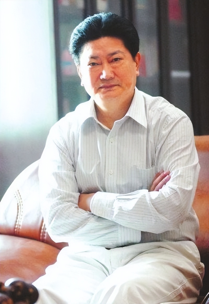 警花副局长聚众吸毒,迫使下属与其发生关系,三观尽毁无下限