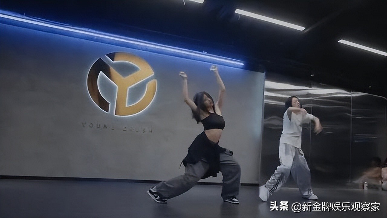 汪峰女儿小苹果舞蹈教程,汪峰大女儿跳热舞晒照