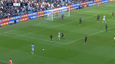 21脚传递换1个进球，曼城给哈兰德做饼到底有多耐心？