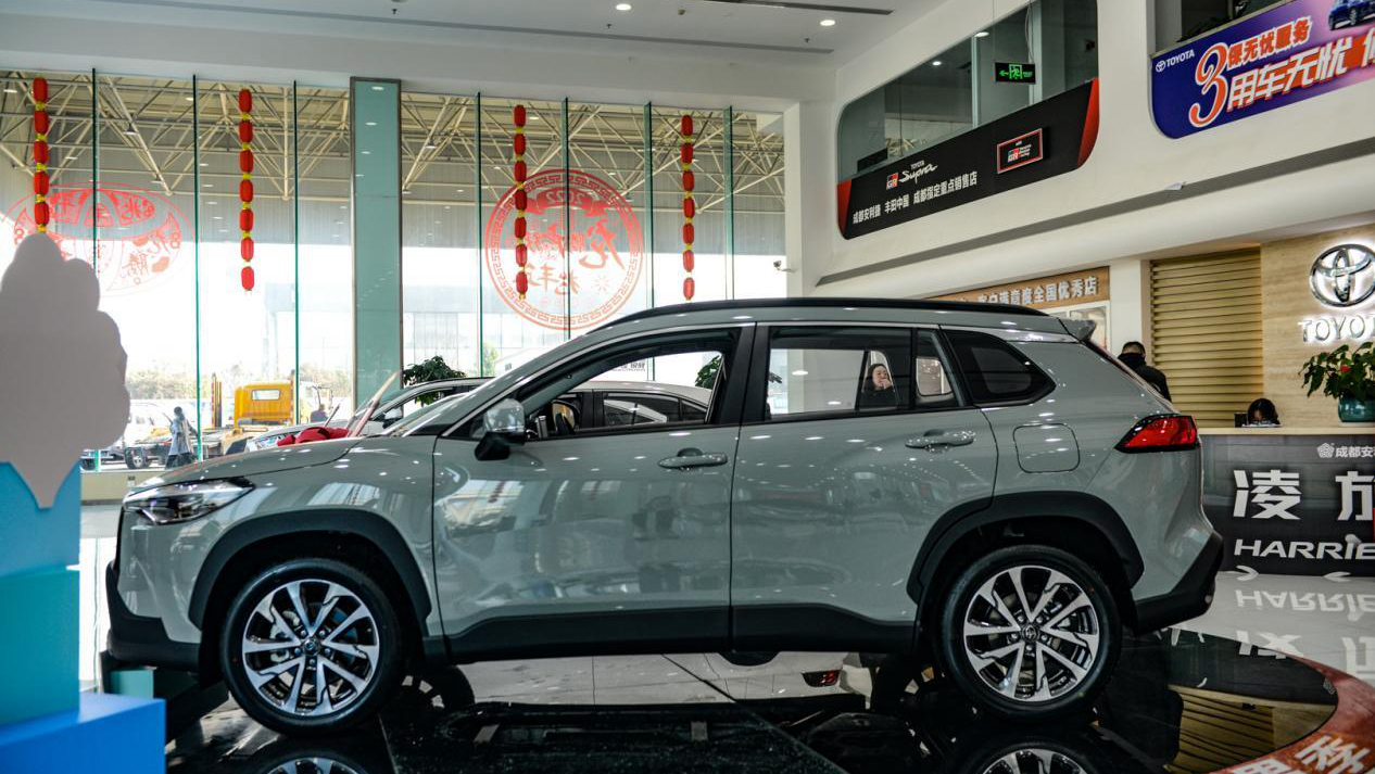 卡罗拉锐放2023混动配置,卡罗拉锐放2023混动标配款评测