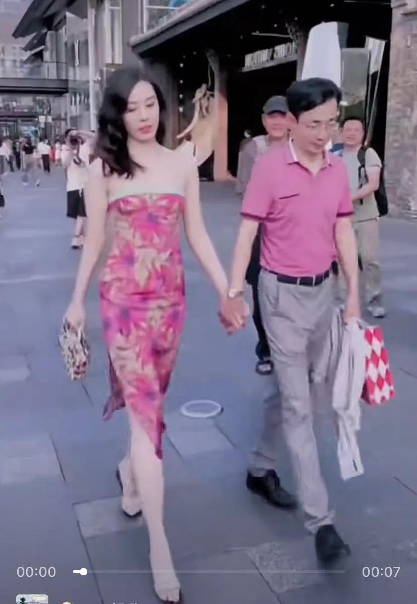 街拍反腐案例,寰球工程公司执行董事胡继勇抖音