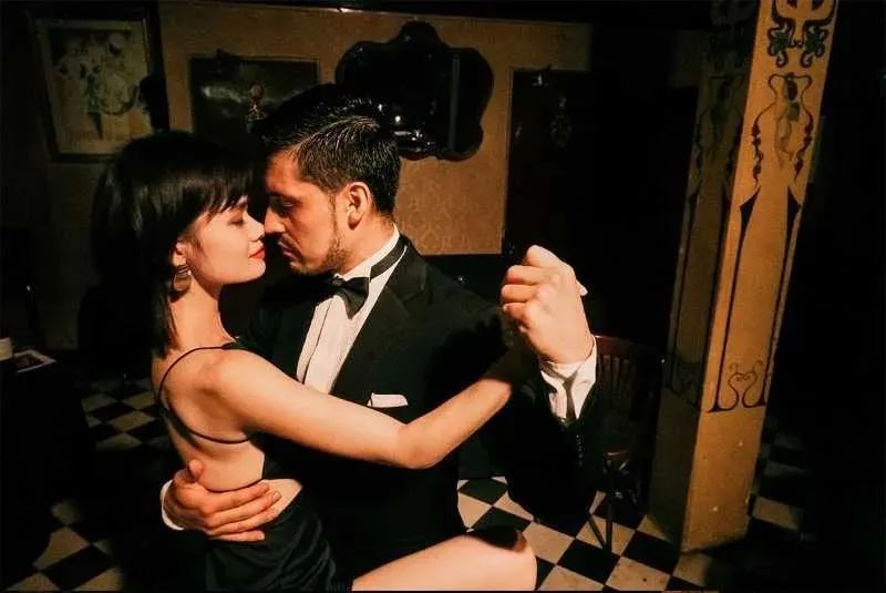 离中国距离最远的国家,距中国最远和最近距离的国家