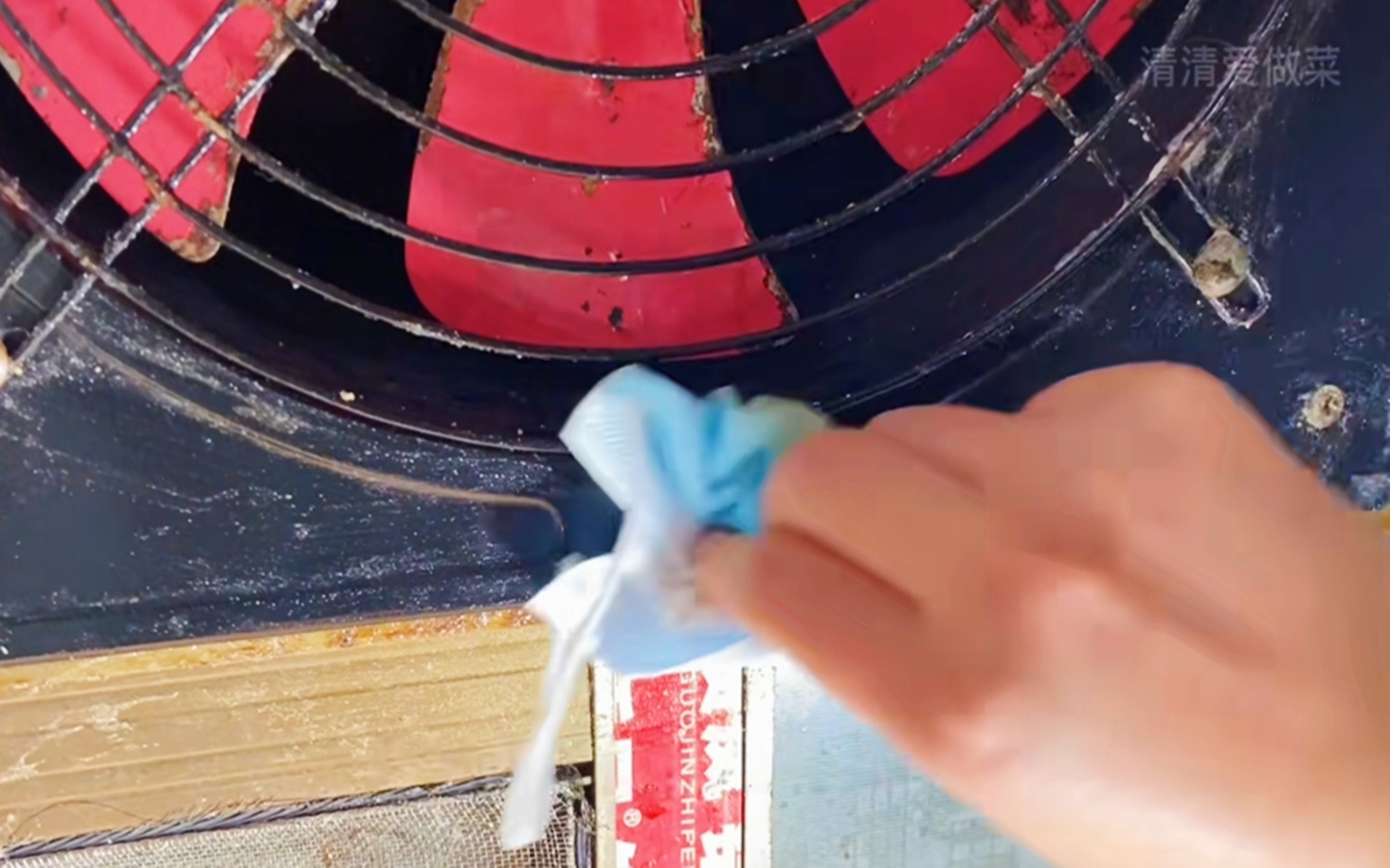 用口罩擦油烟机,如何利用口罩清洗油烟机