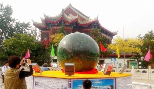 陕西男子挖到夜明珠如今成了路灯,夜明珠26亿路灯