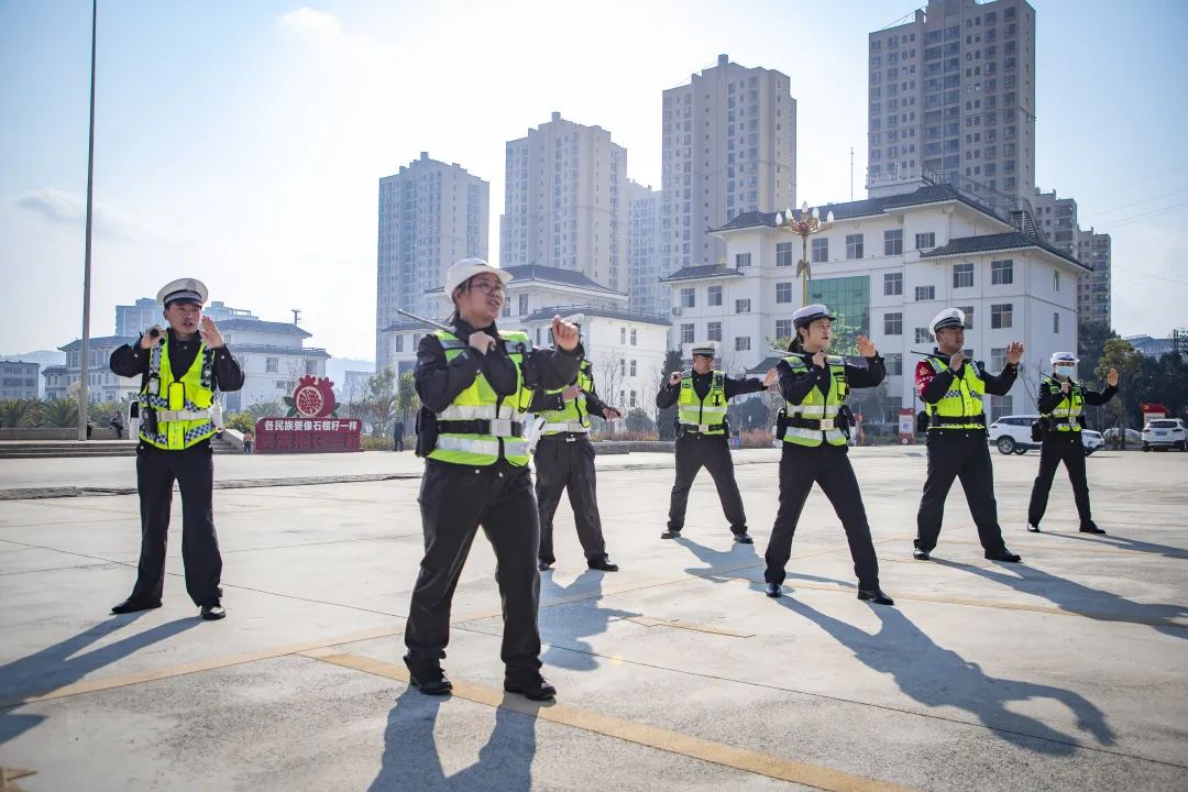 楚雄交警：人勤春来早春训正当时