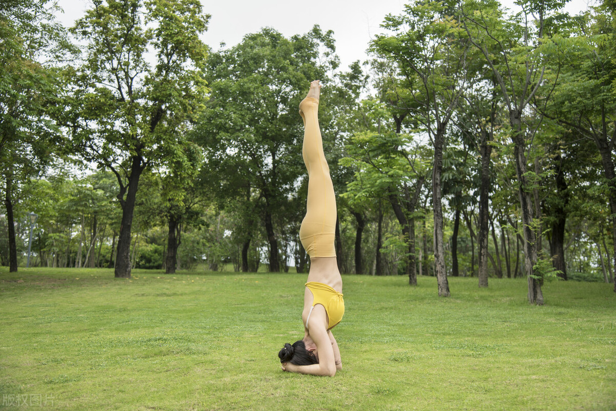 倒立零基础每天倒立几分钟,倒立的好处早上起床可以倒立吗
