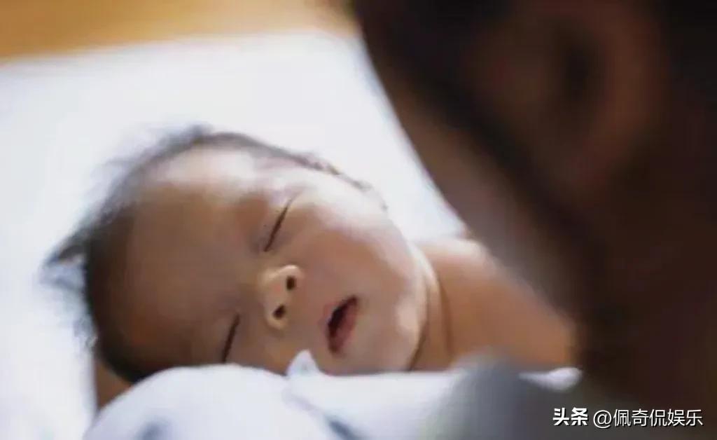 站在讲台上12年，无手无脚，用她残疾的手臂给山区的孩子指引方向