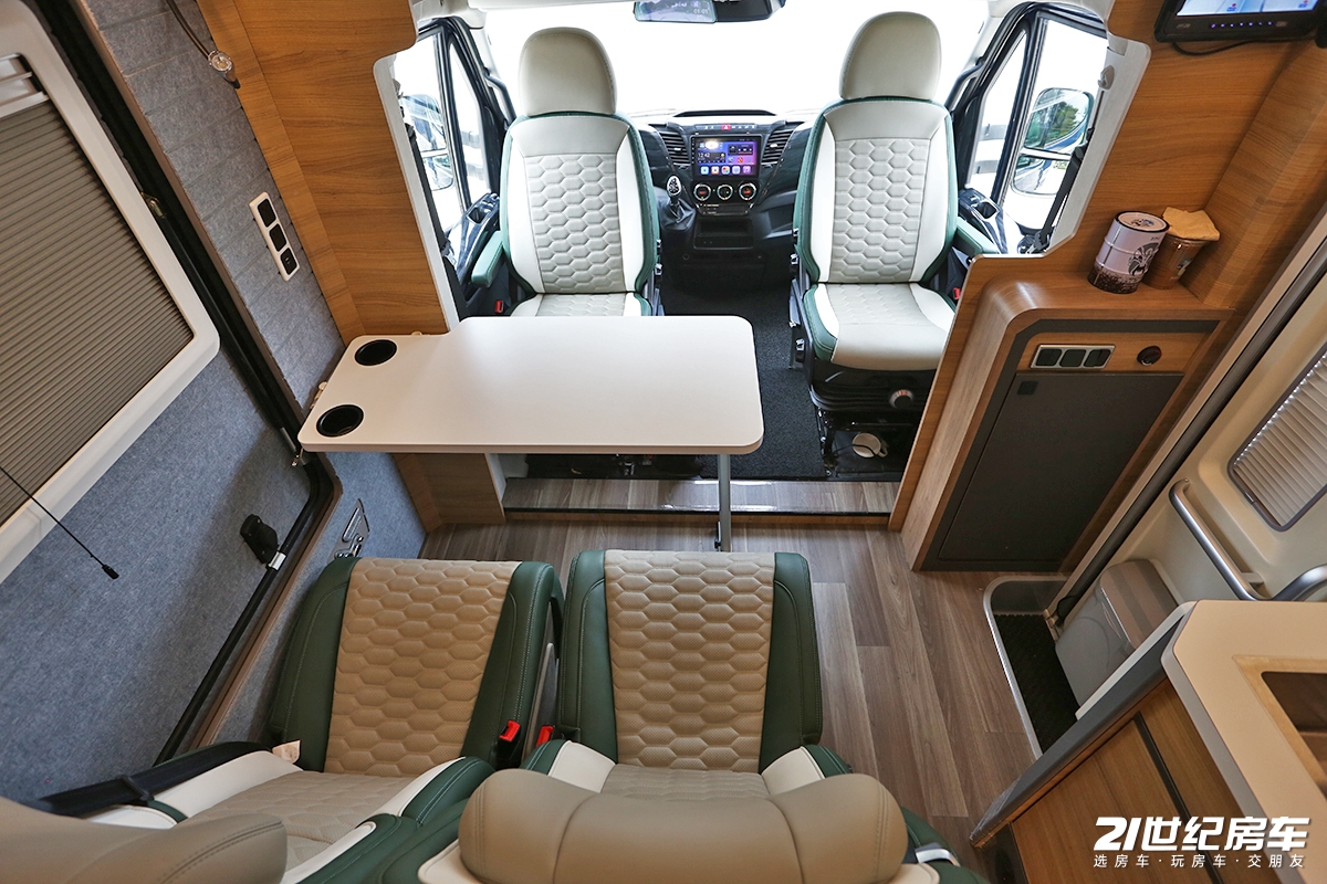 戴德房车urv2023款高配版,戴德云游C型大额头房车