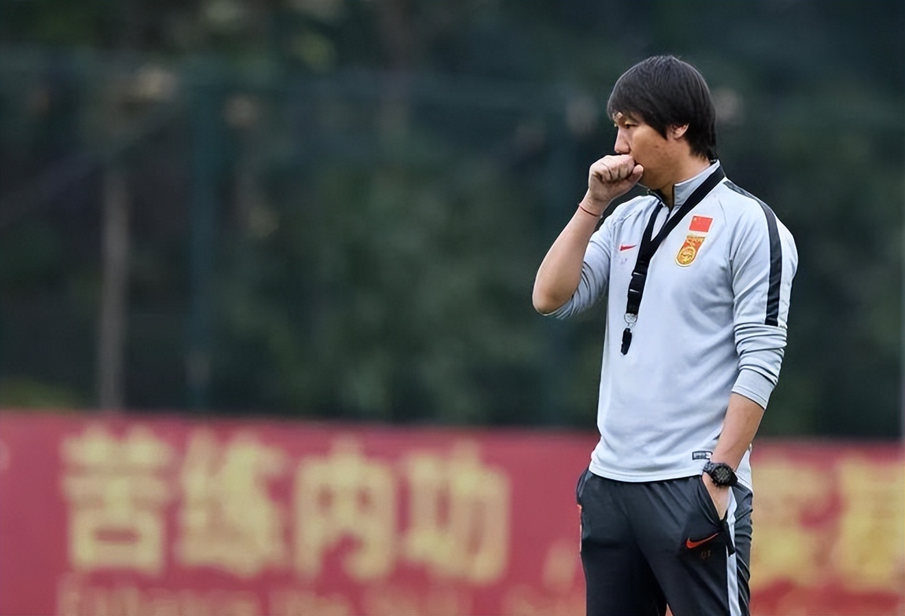 神秘球员跑路？李铁大瓜不断被爆出！足球的水到底有多深？