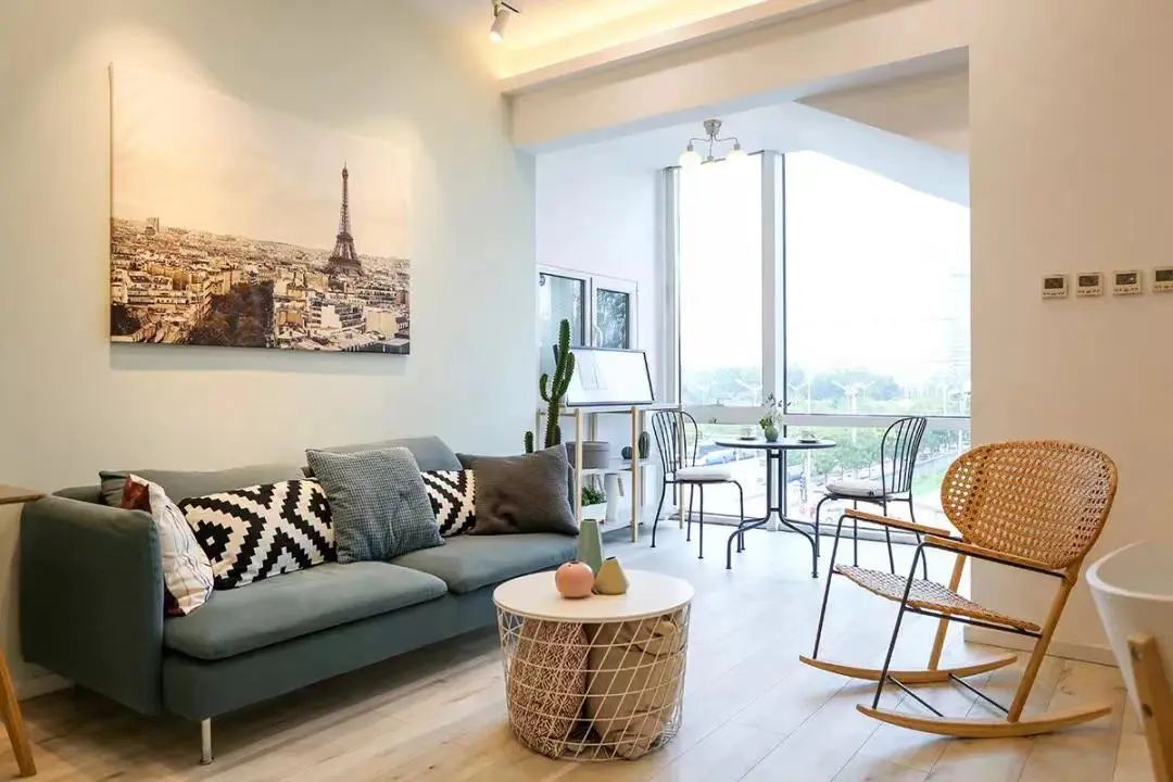 结婚照挂在卧室哪个位置好,结婚照挂在什么地方最合适