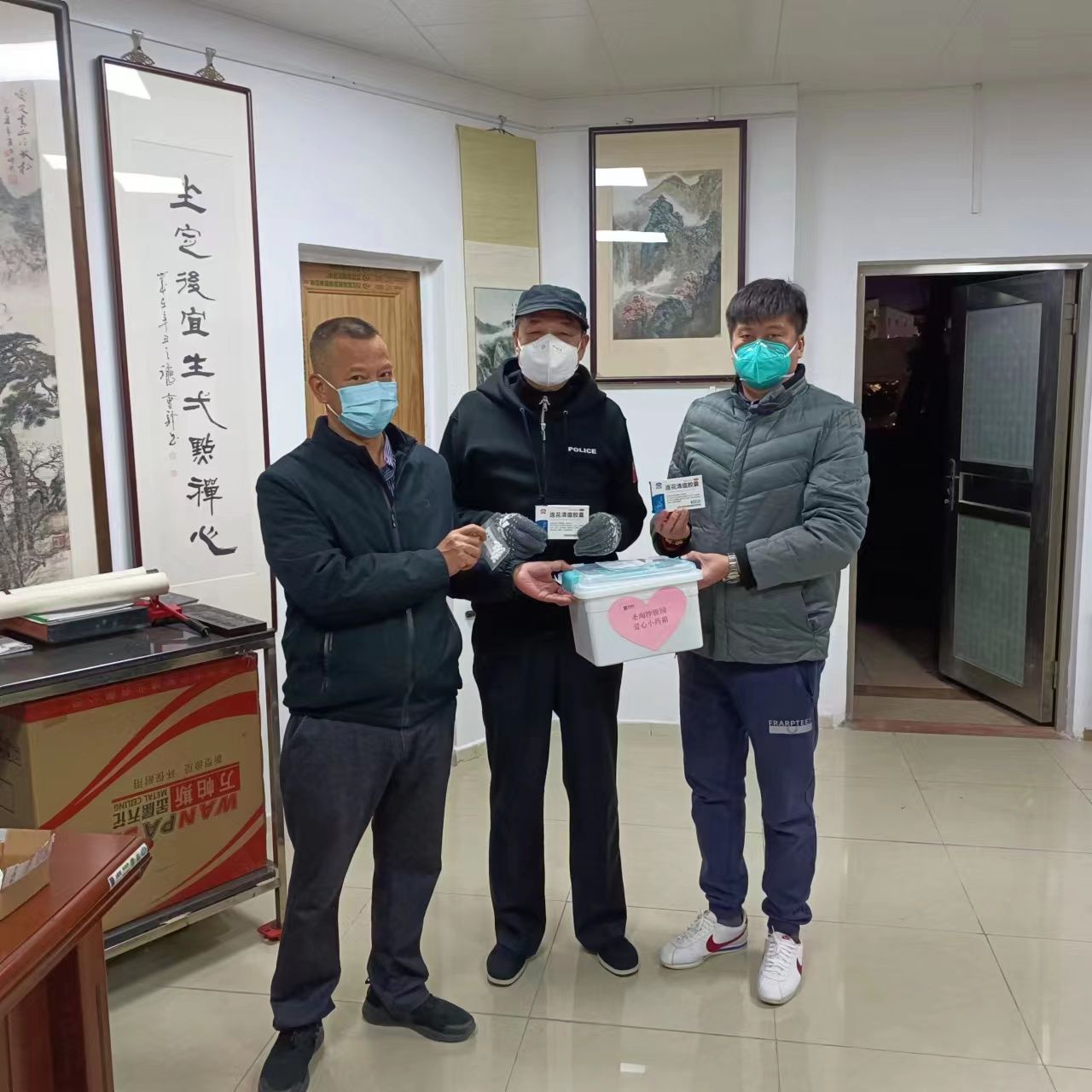 社区共享药箱传递温暖 (深圳多个社区设共享药箱)