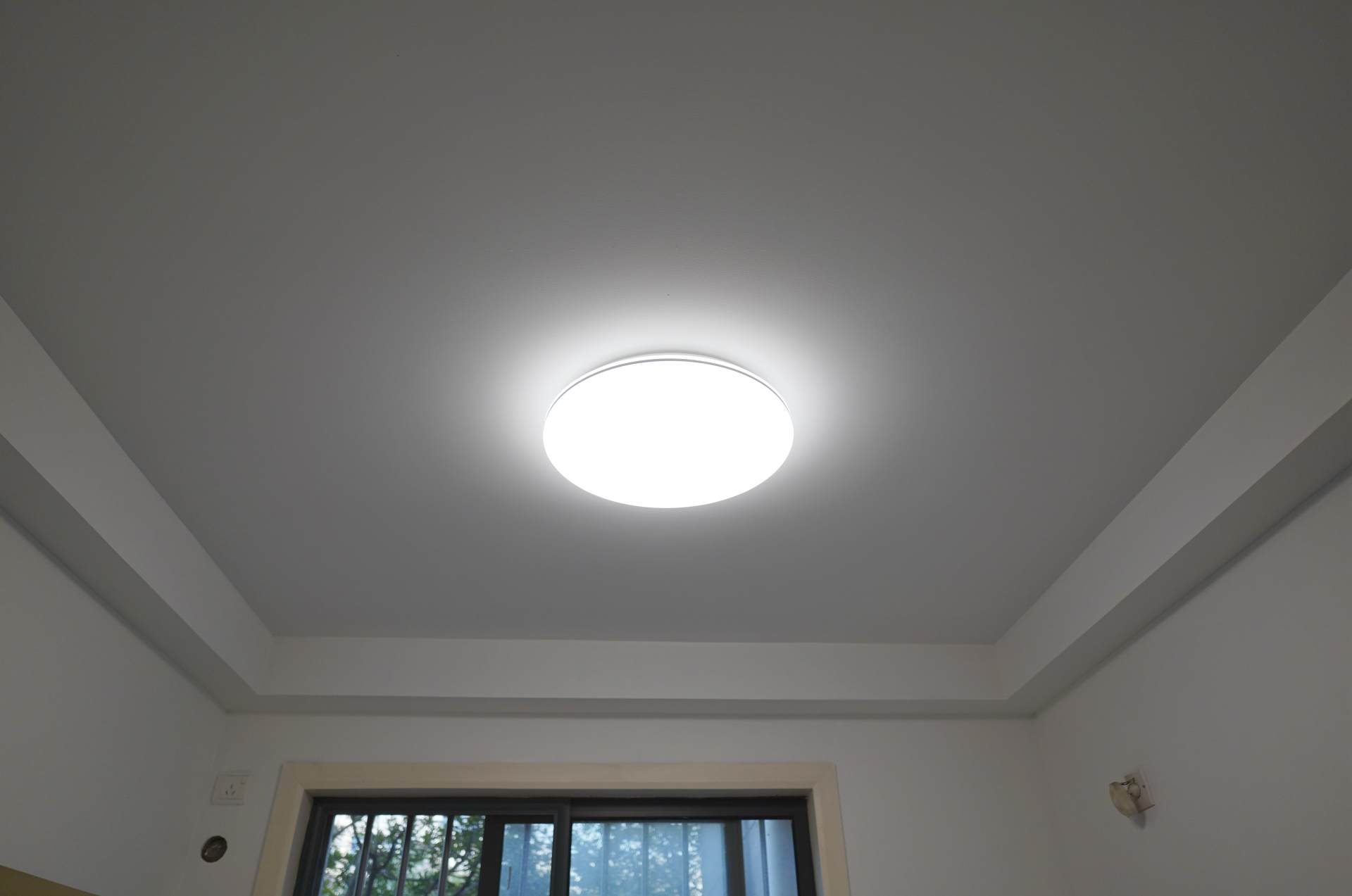 小户型也没有必要做全屋智能灯光,二手房客厅灯光改造