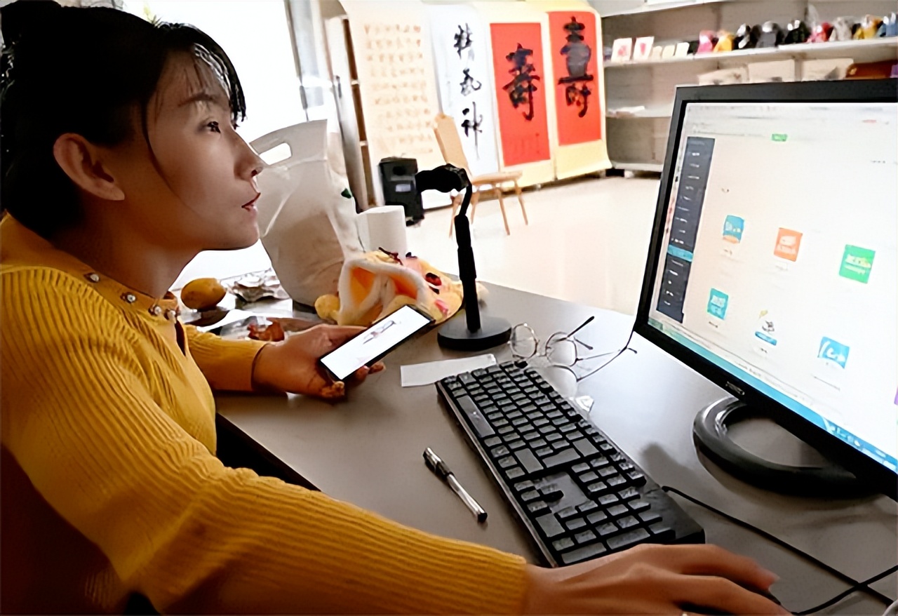 爬行妈妈董明英是什么村的,爬行妈妈董明英的日常生活