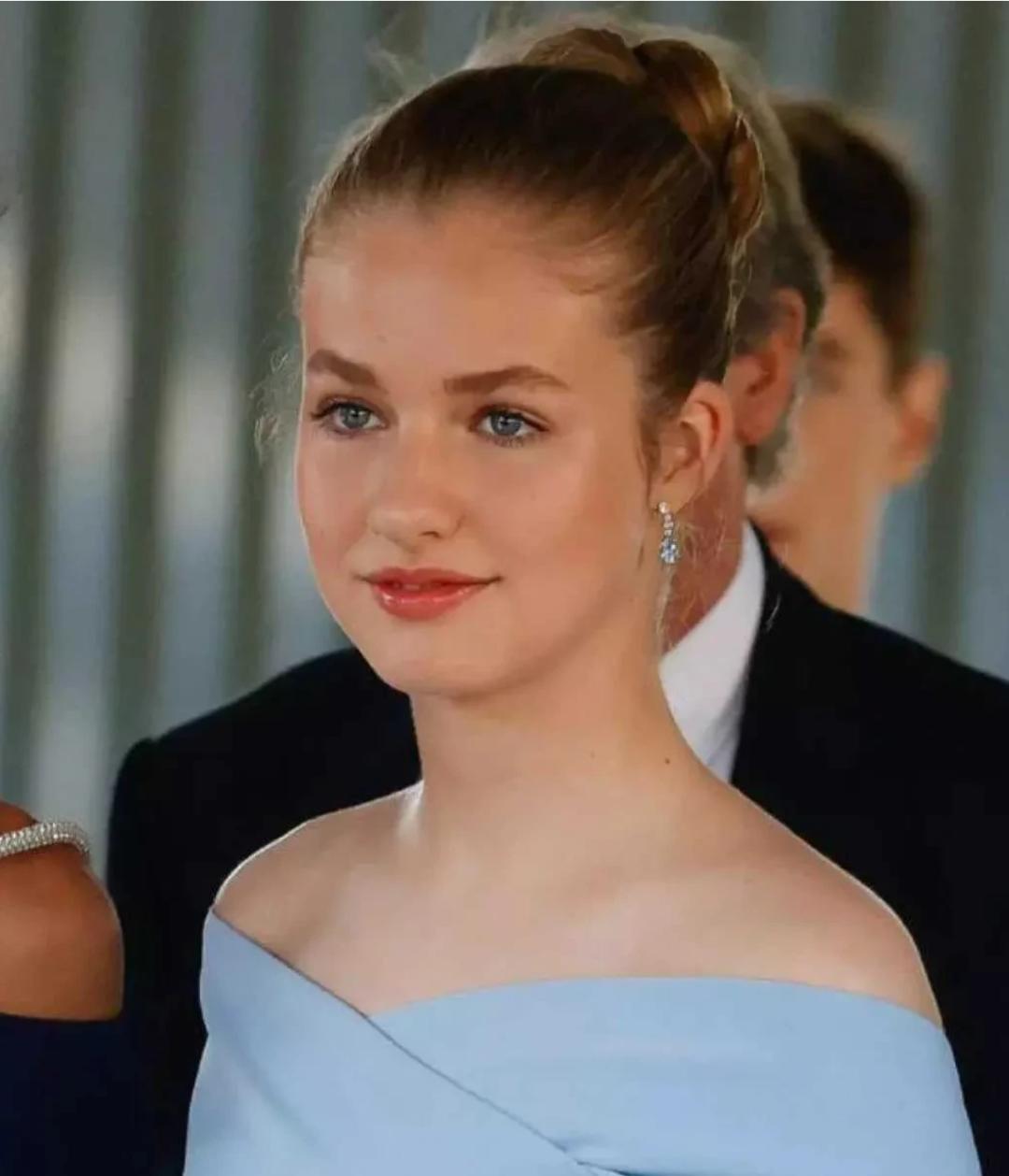 足球少年和西班牙公主,西班牙17岁公主与哈维