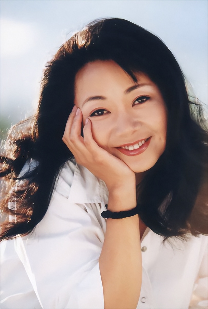 萨日娜穿搭的照片,萨日娜时尚妈妈装