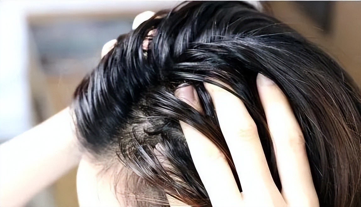 辣条油真实事件,辣条是不是用死人的地沟油做成的