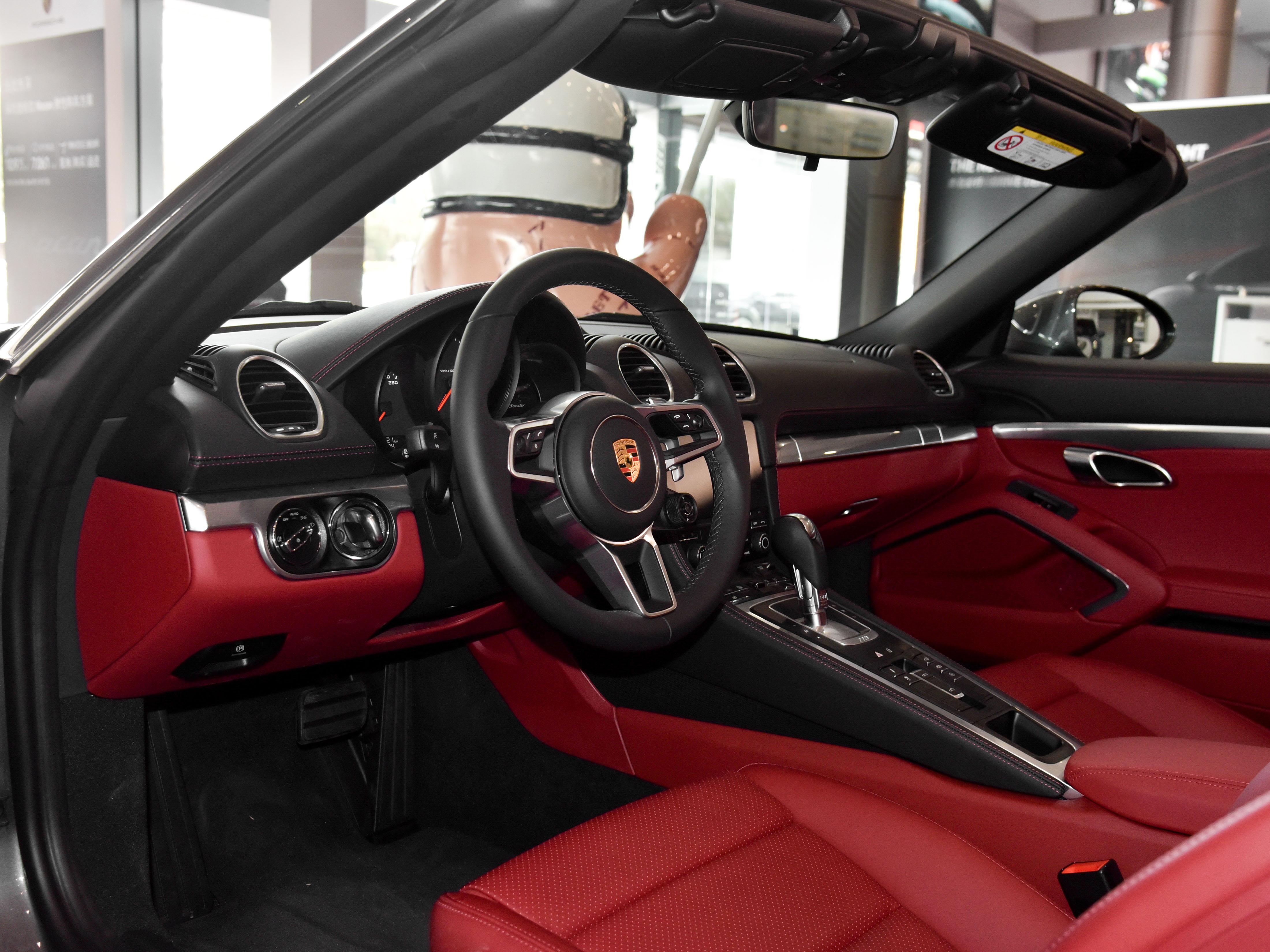 新款保时捷718硬顶4座敞篷报价,保时捷718是保时捷最廉价的跑车