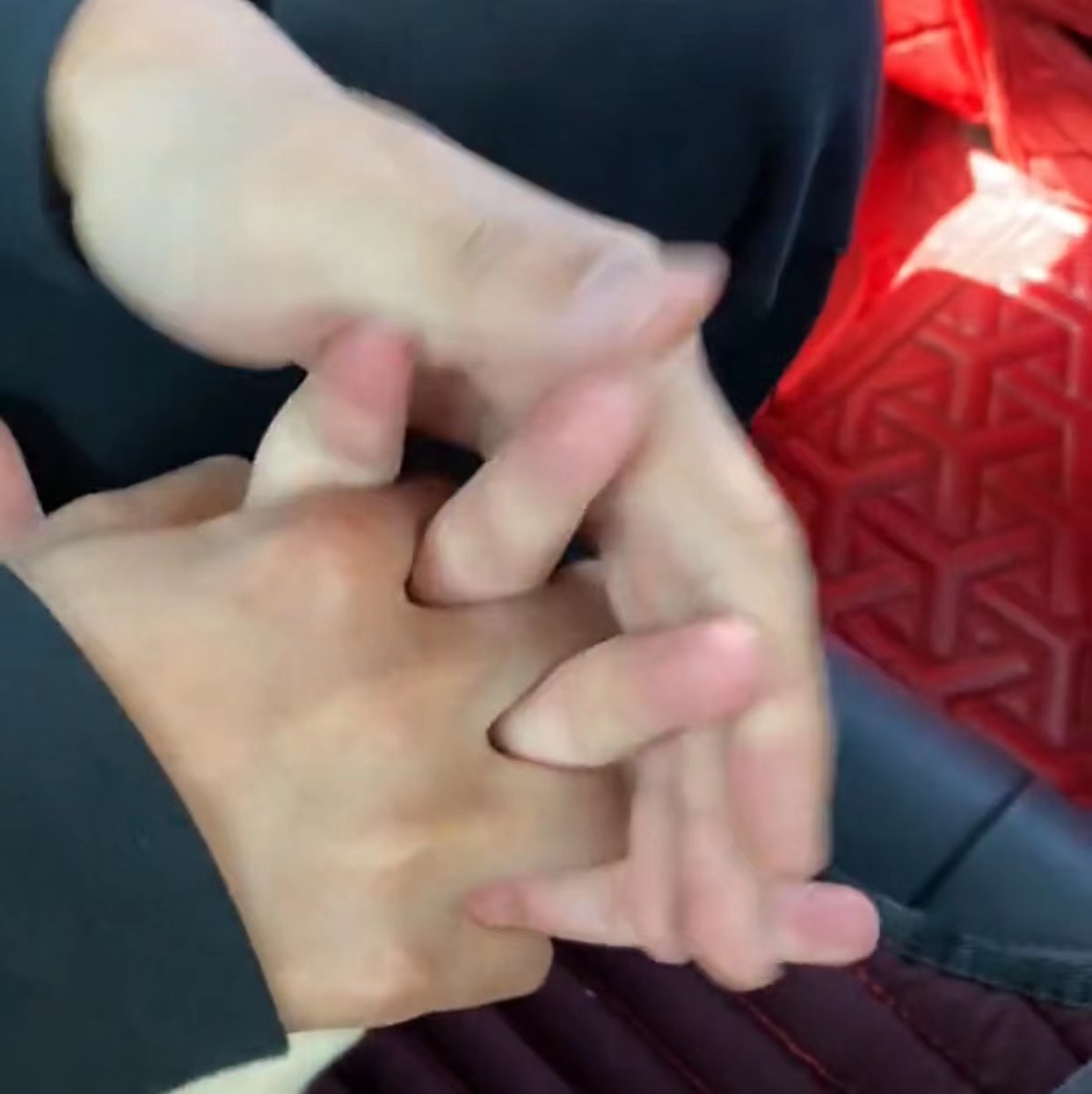 惹女朋友生气了怎么高情商哄句子,女朋友生气了哄不好怎么办搞笑版