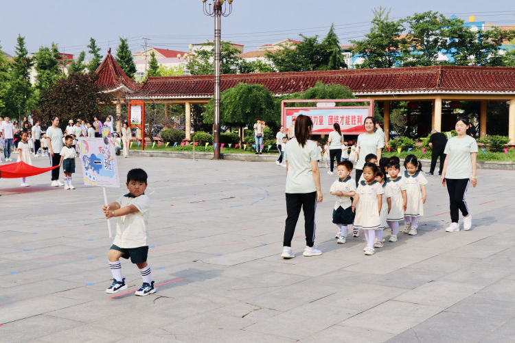 幼儿园小手拉大手运动会,大手拉小手幼儿园亲子活动