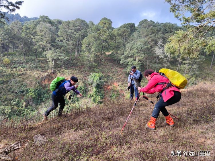 逛天坑、探叮呤当啷洞，去昆明安宁徒步，总有很多惊喜