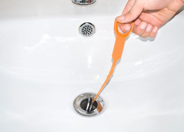 浴缸下水道堵塞最快的疏通方法,浴缸下水堵了怎么疏通