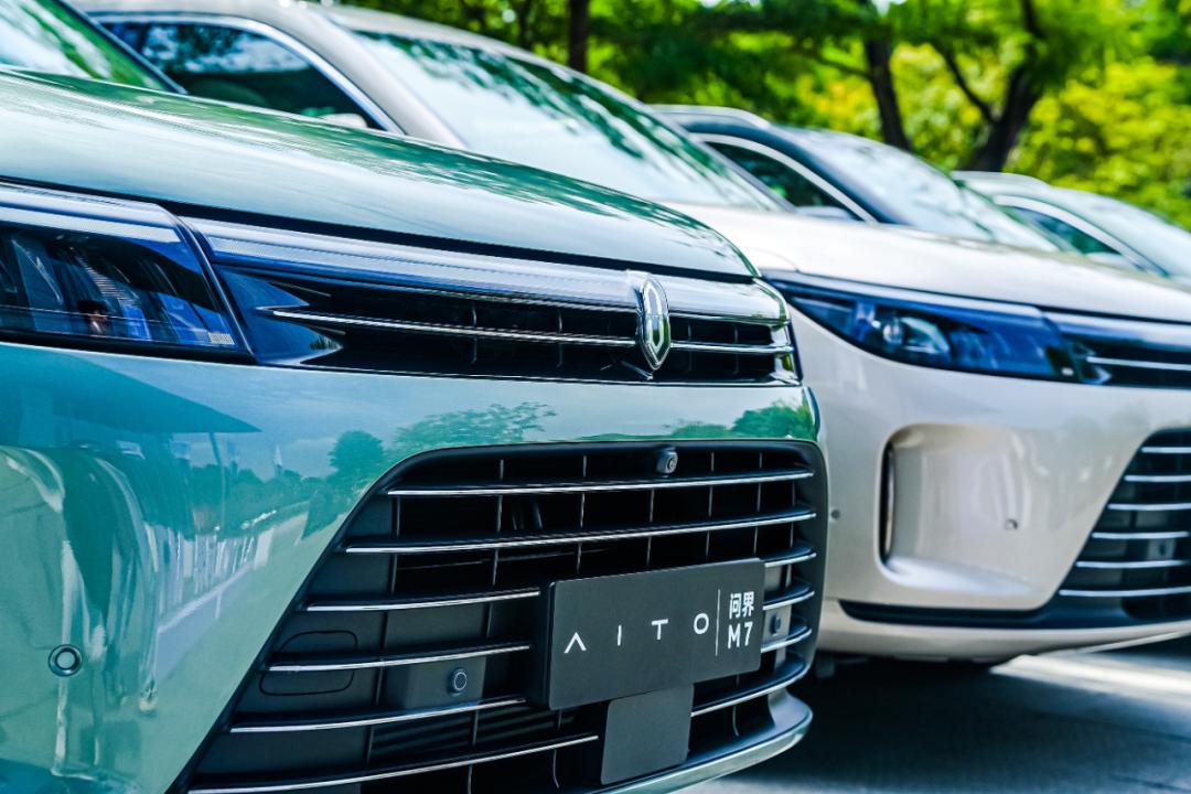 问界m7智驾高速一镜到底,问界m7一键召唤与智界s7的区别