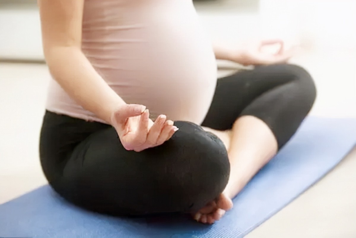 她拒绝减胎，冒着风险产下4胞胎，今全家帮忙带娃的场景让人羡慕