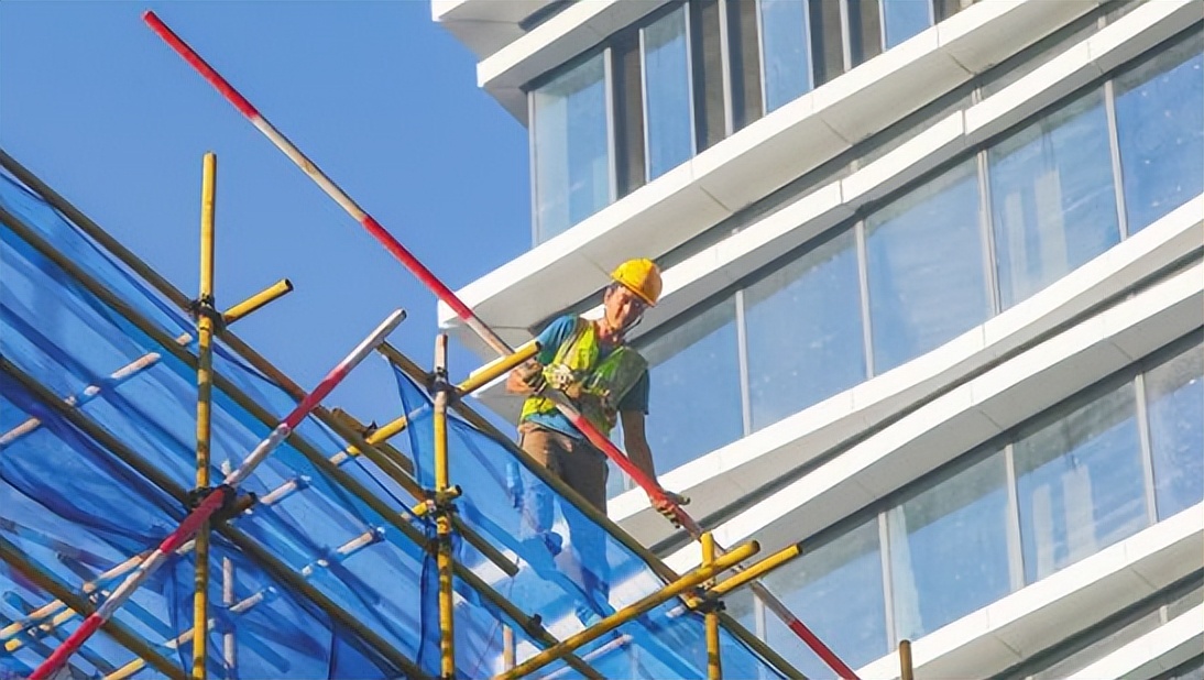 18岁小伙买24支假枪判无期,小伙买假枪被判刑