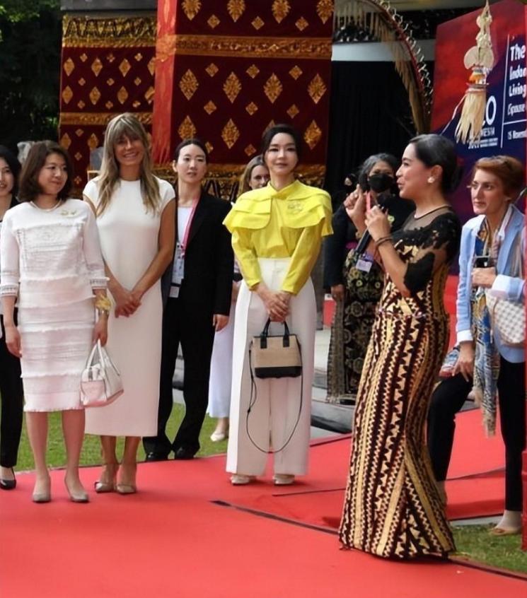金建希与岸田裕子,岸田裕子穿和服照片