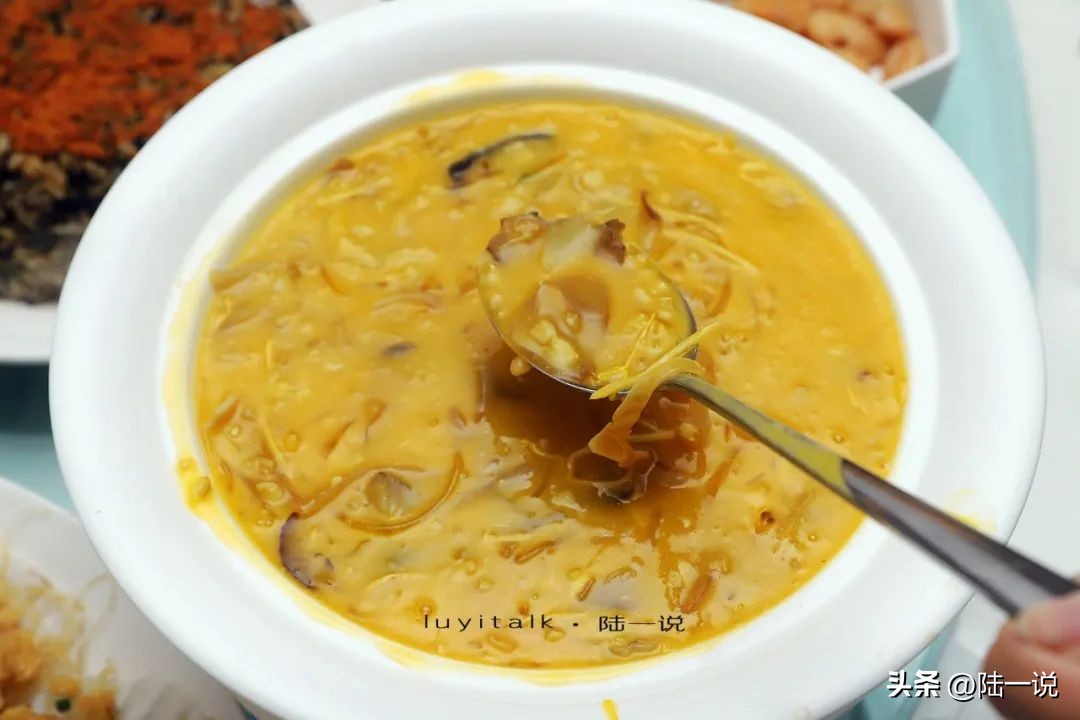 岛外农民别墅吃海鲜，龙虾、螃蟹、鲍鱼、鱼翅，1800元，吃到扶墙