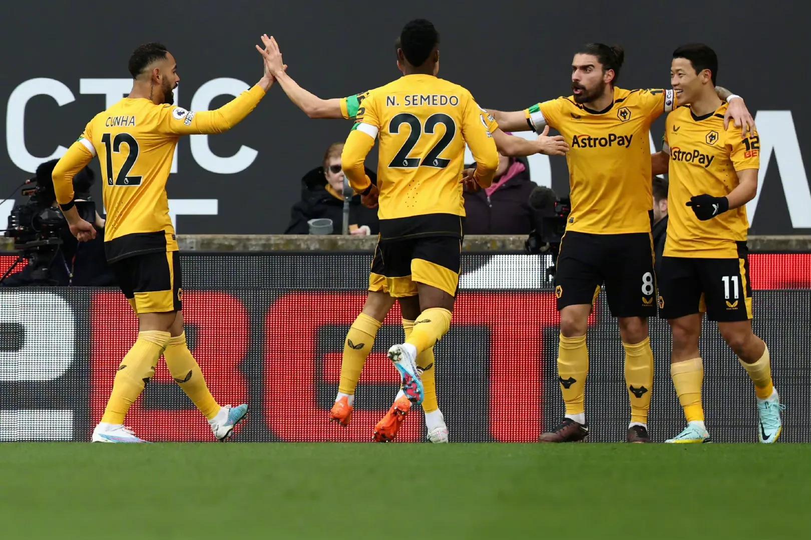 英超阿森纳惨败维拉多纳,英超最新积分榜阿森纳榜首是谁