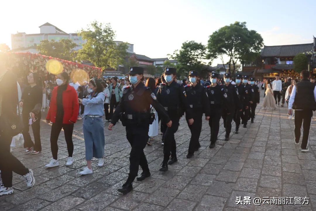 4500名警力加强安保措施,出动警力2100余人次护航群众出行
