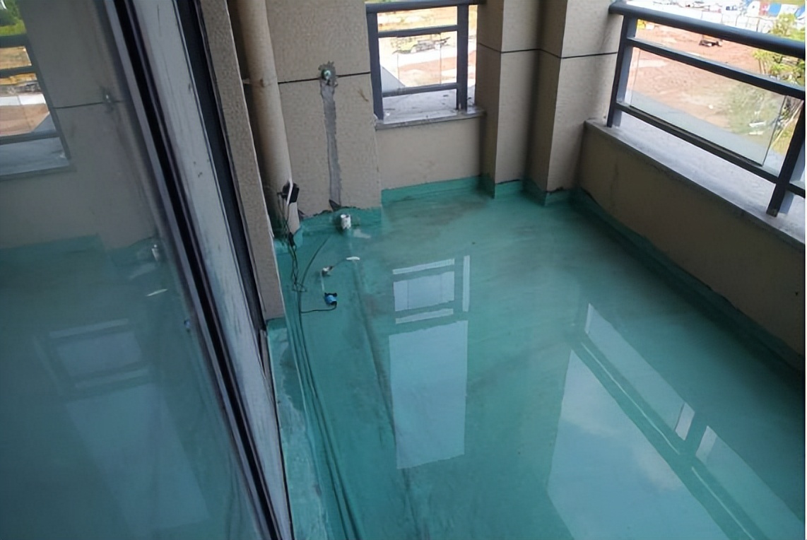 下雨天阳台渗水怎么处理,厨房阳台下雨天就渗水问题