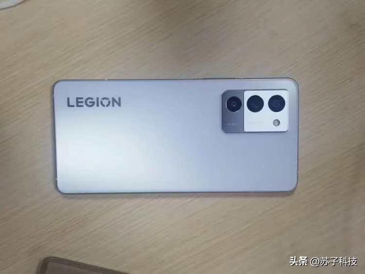 小米12sultra和iqoo10pro拍照对比,小米12spro对比iqoo11谁更好