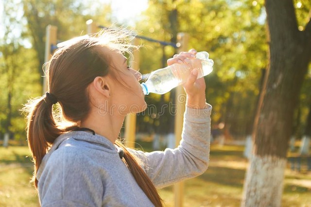 经常口干舌燥喝水不解渴西医,倪海厦针灸治疗口干舌燥怕冷