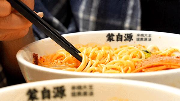 蒙自源过桥米线云南正宗第一名,云南蒙自第一碗米线