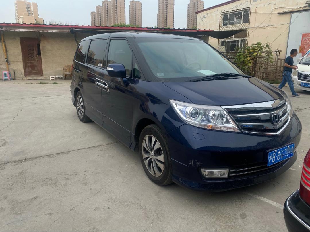 老款艾力绅二手车修复,老车翻新艾力绅