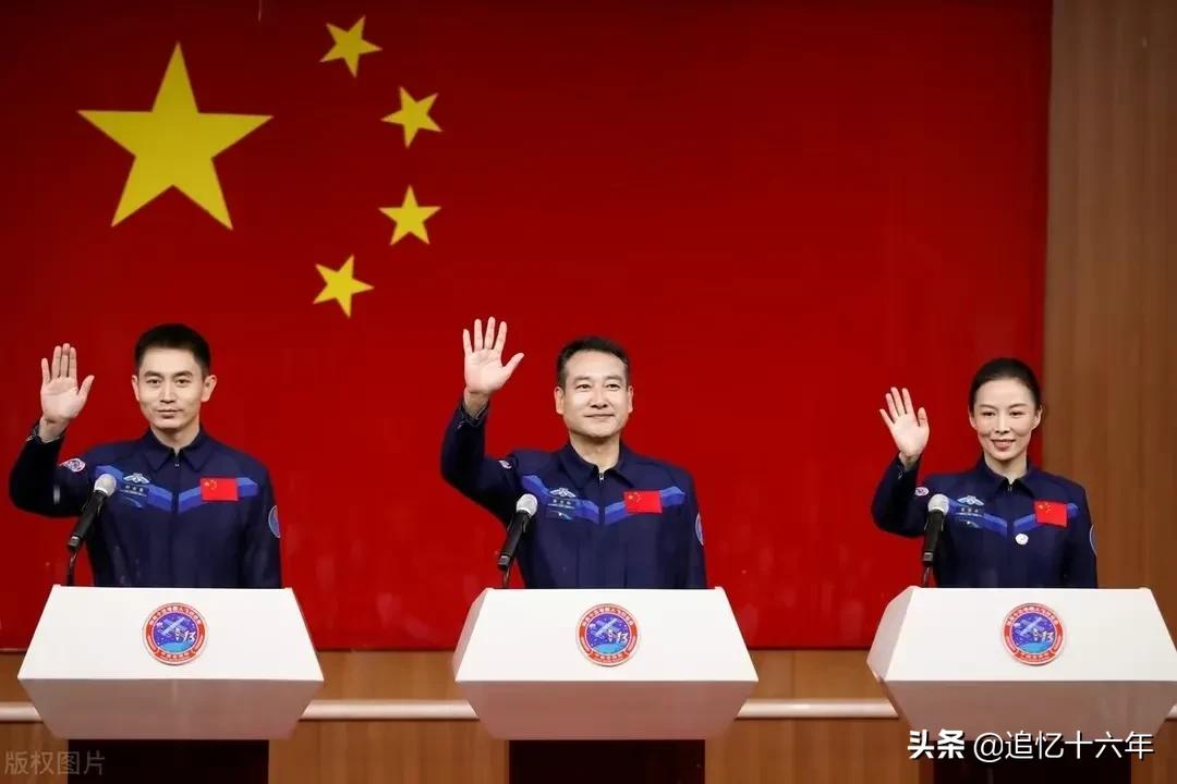 解放军航天员王亚平,第一批航天员有几位少将