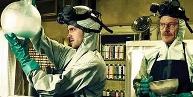 上海小伙成墨西哥毒枭,却未向中国贩毒,密室中成捆美钞垒成高台