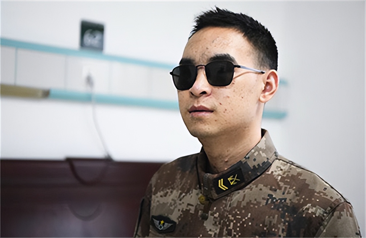 排雷英雄杜富国表彰视频,排雷英雄杜富国重返老部队做什么