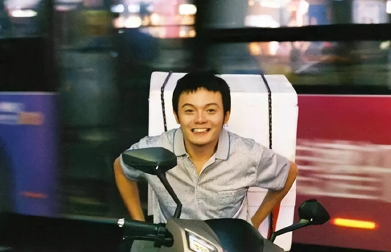 他靠小龙虾如何资产过千万,从卖小龙虾变成千亿首富