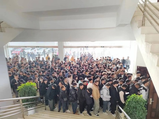 威宁就业招聘,春风行动专场招聘会走进延安