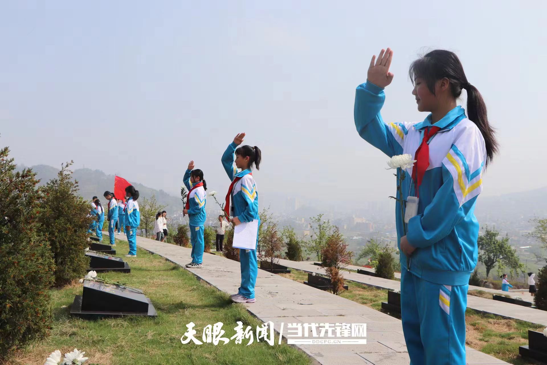 金沙鼓场街道：清明祭扫，缅怀先烈