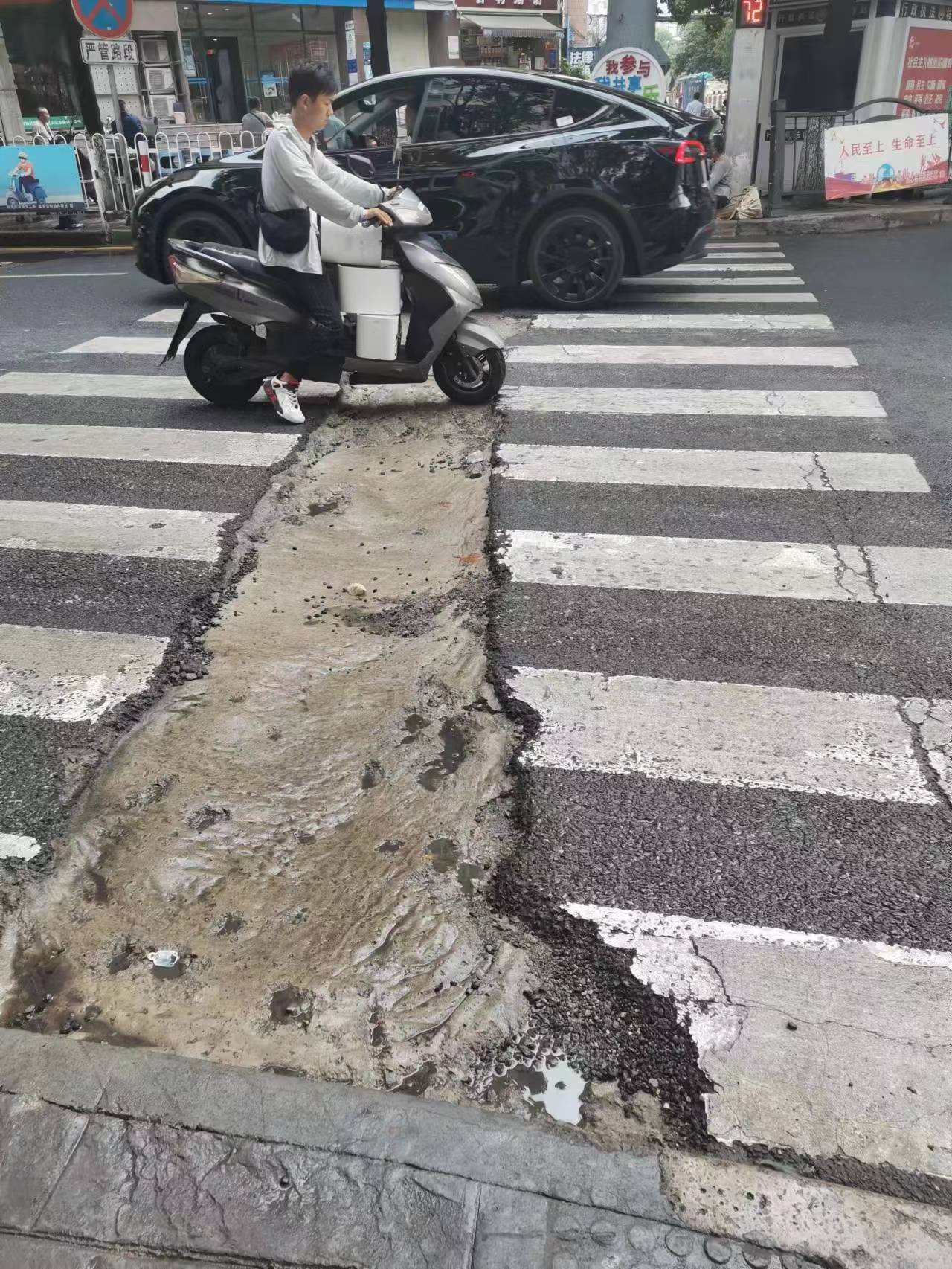 施工莫留“尾巴”！宅吉路多条“疤痕”被抚平