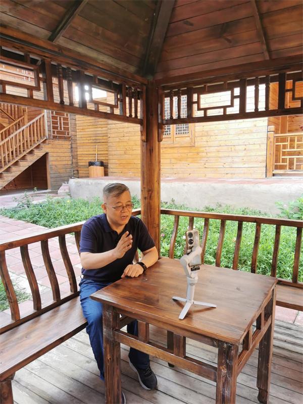 快乐旅居基地就是不一样！网红“赵老师”来举栗子