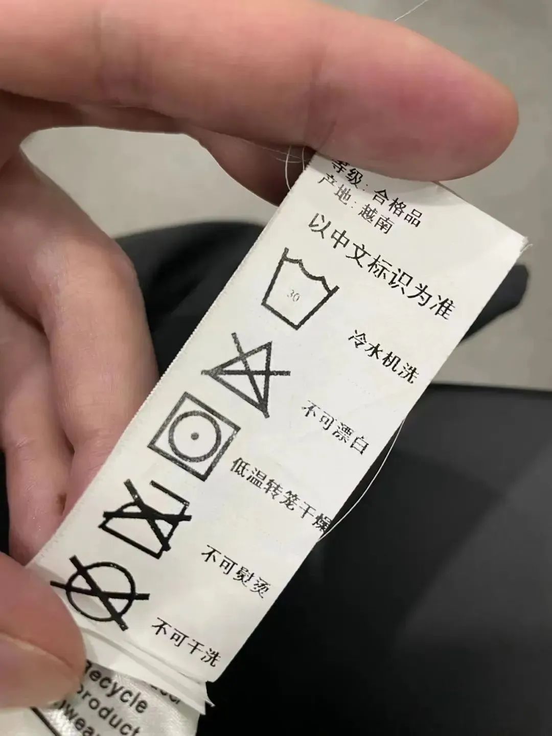 用洗衣机洗羽绒服的正确方法,在家洗衣服羽绒服的正确洗法