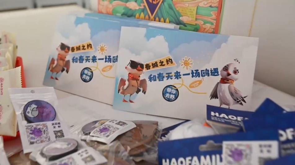 昆明滇池红嘴鸥从哪里飞过来的,昆明首趟红嘴鸥主题航班启航