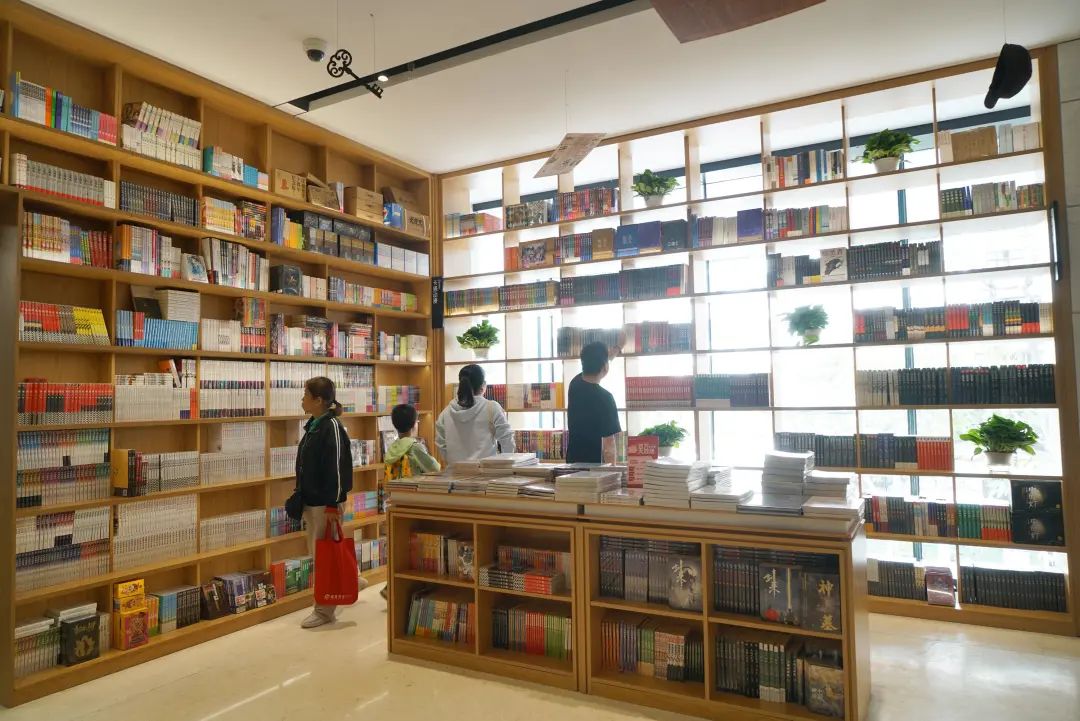 直击上海恢复首日,直击上海恢复首日重拾烟火气