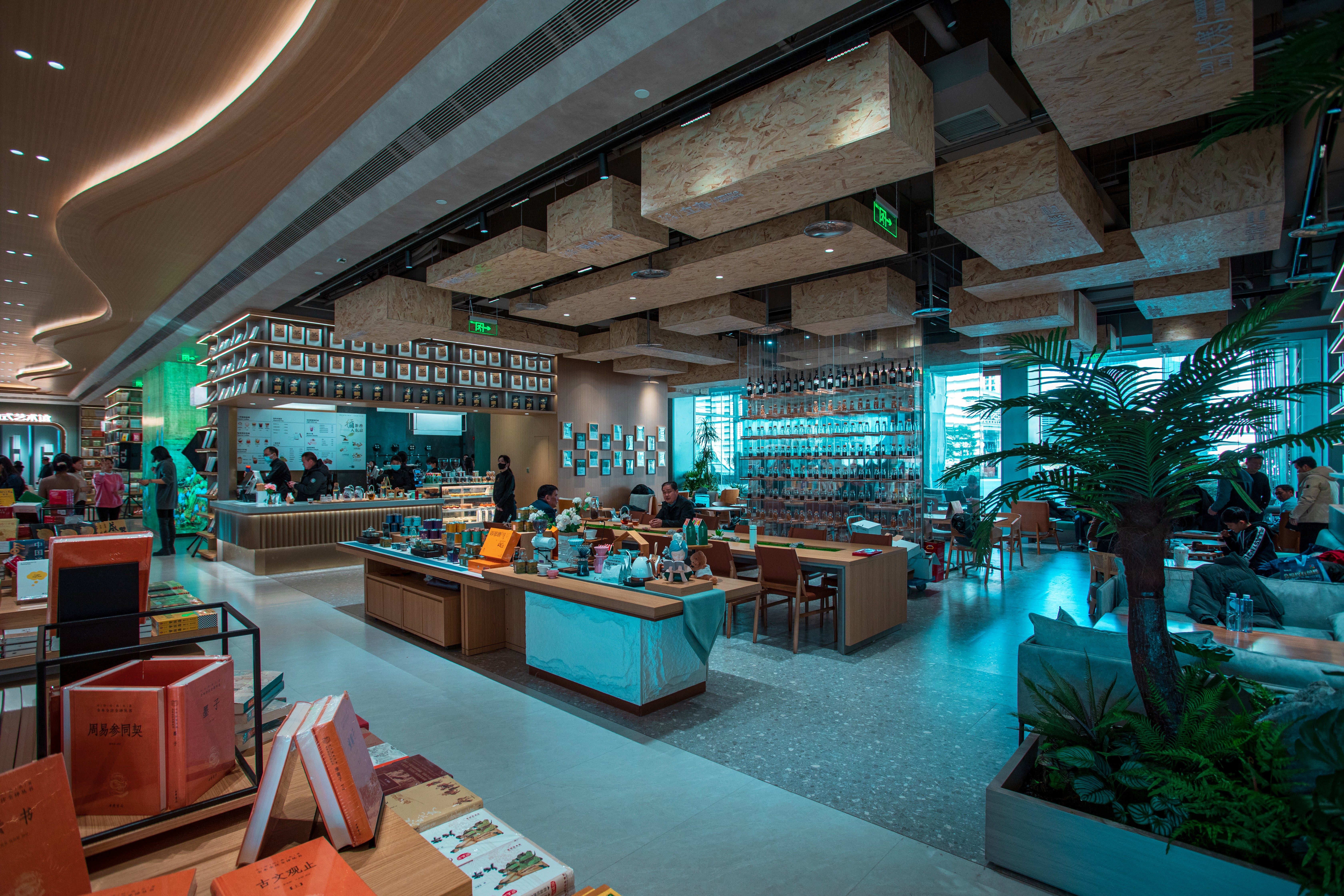 书香郑州再添新店！郑州购书中心建业凯旋店周日开业：3600平方米开放空间打造郑州首家360度全景花园书店