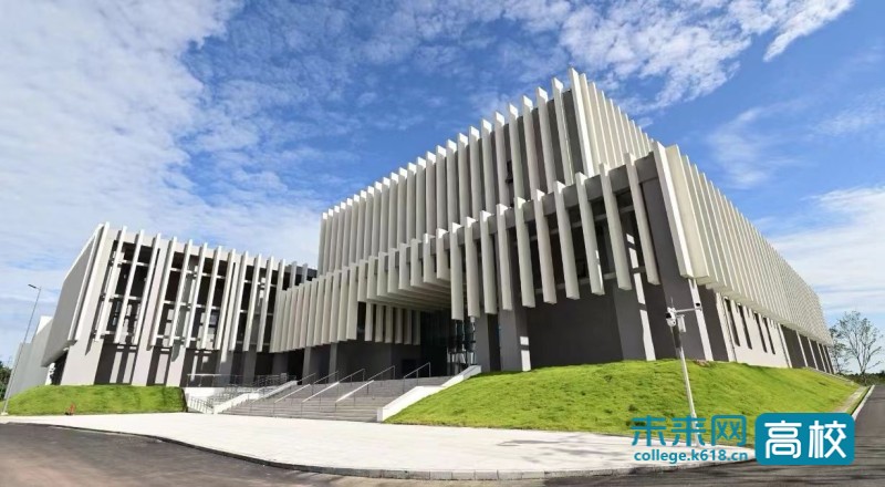 成都体育学院荣获“首届四川省美丽校园”光荣称号